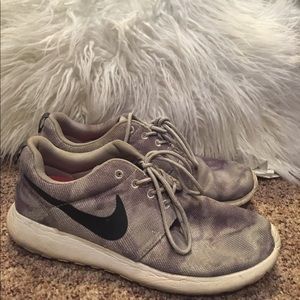 Nike Gray Roshes